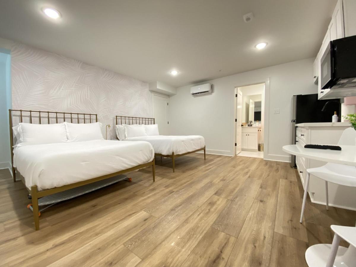 Tropical Springs Studio Apartment Two Queen Beds Galveston Exteriör bild