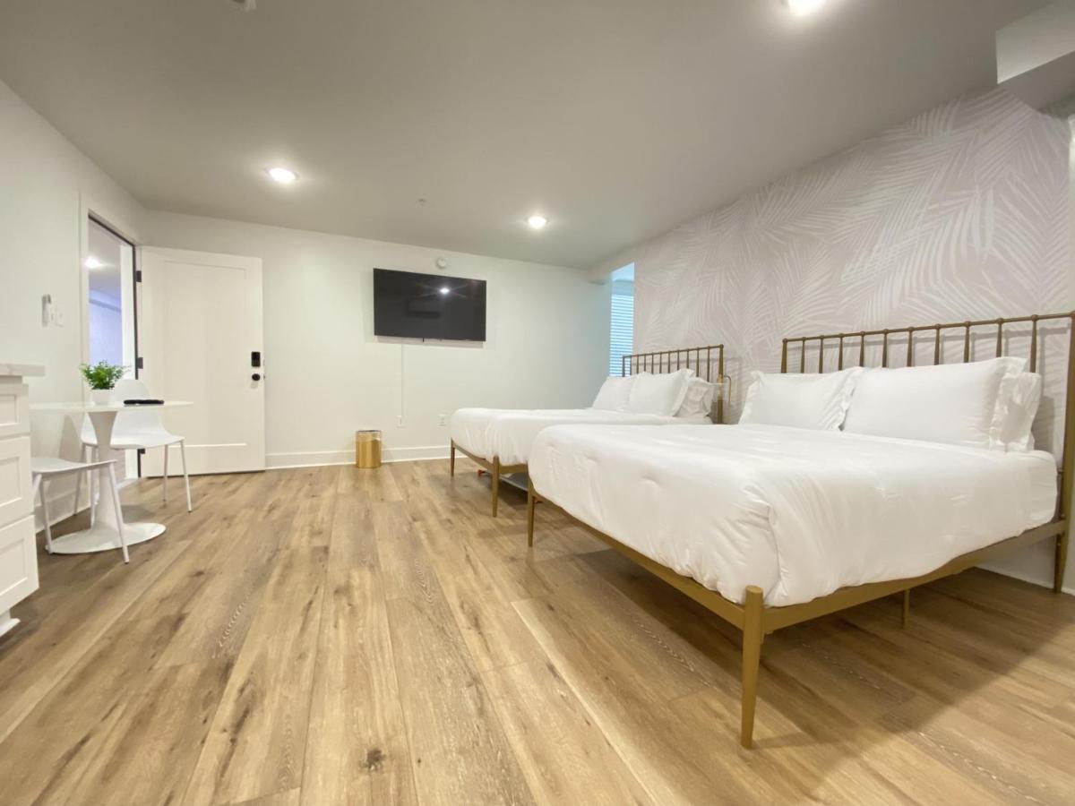 Tropical Springs Studio Apartment Two Queen Beds Galveston Exteriör bild