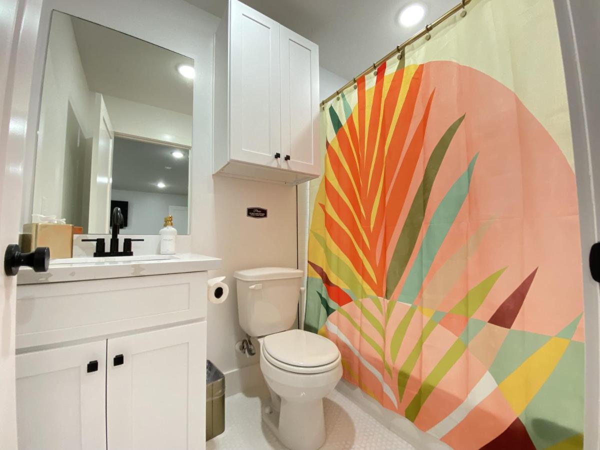 Tropical Springs Studio Apartment Two Queen Beds Galveston Exteriör bild