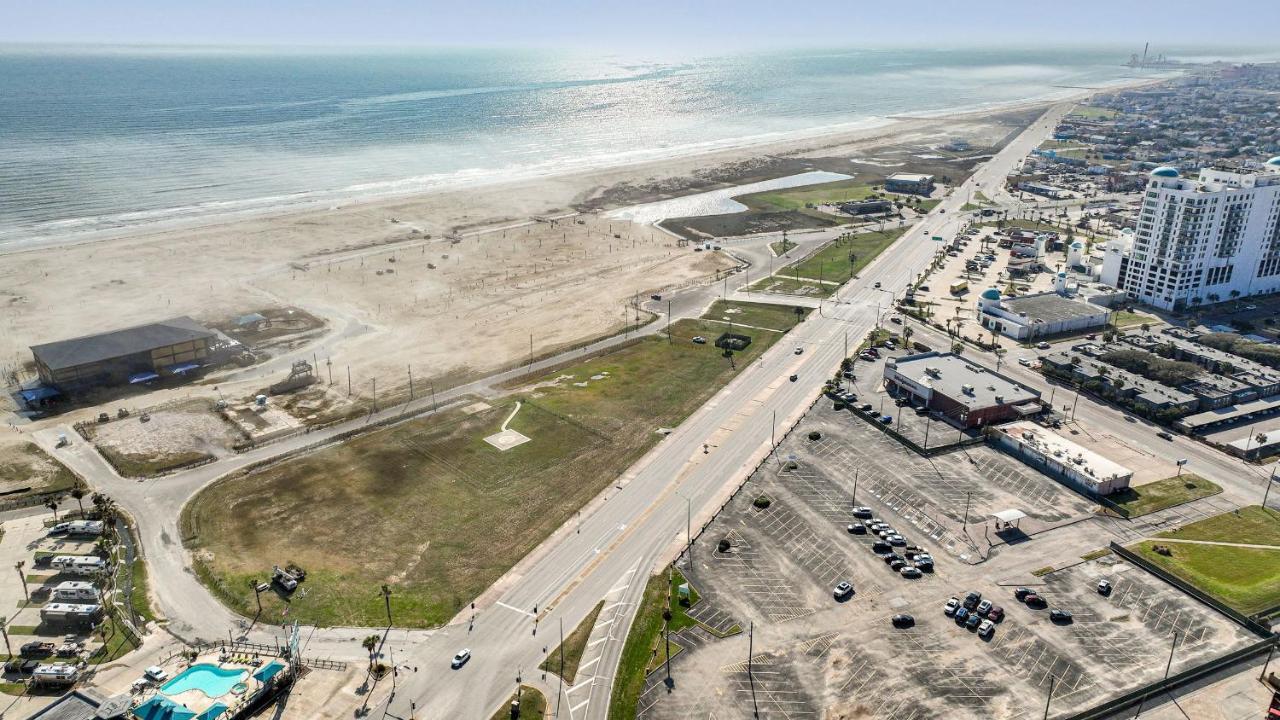Tropical Springs Studio Apartment Two Queen Beds Galveston Exteriör bild