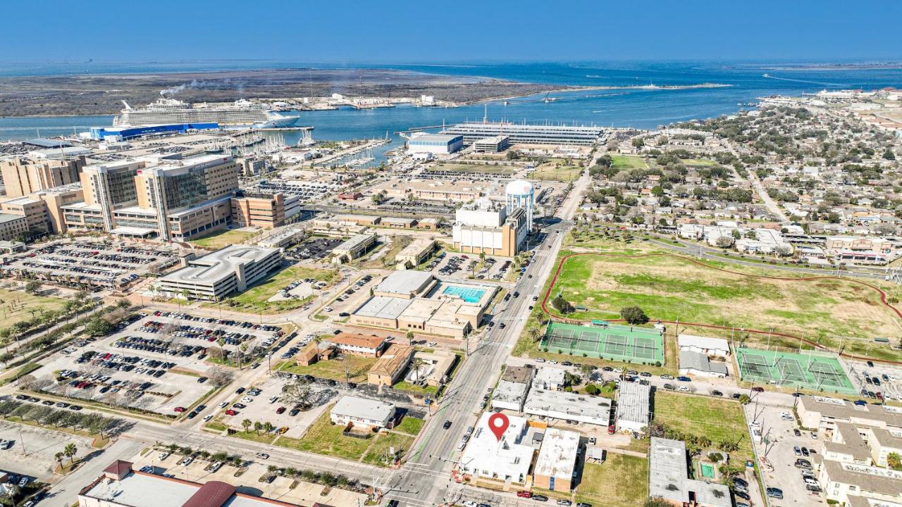 Tropical Springs Studio Apartment Two Queen Beds Galveston Exteriör bild